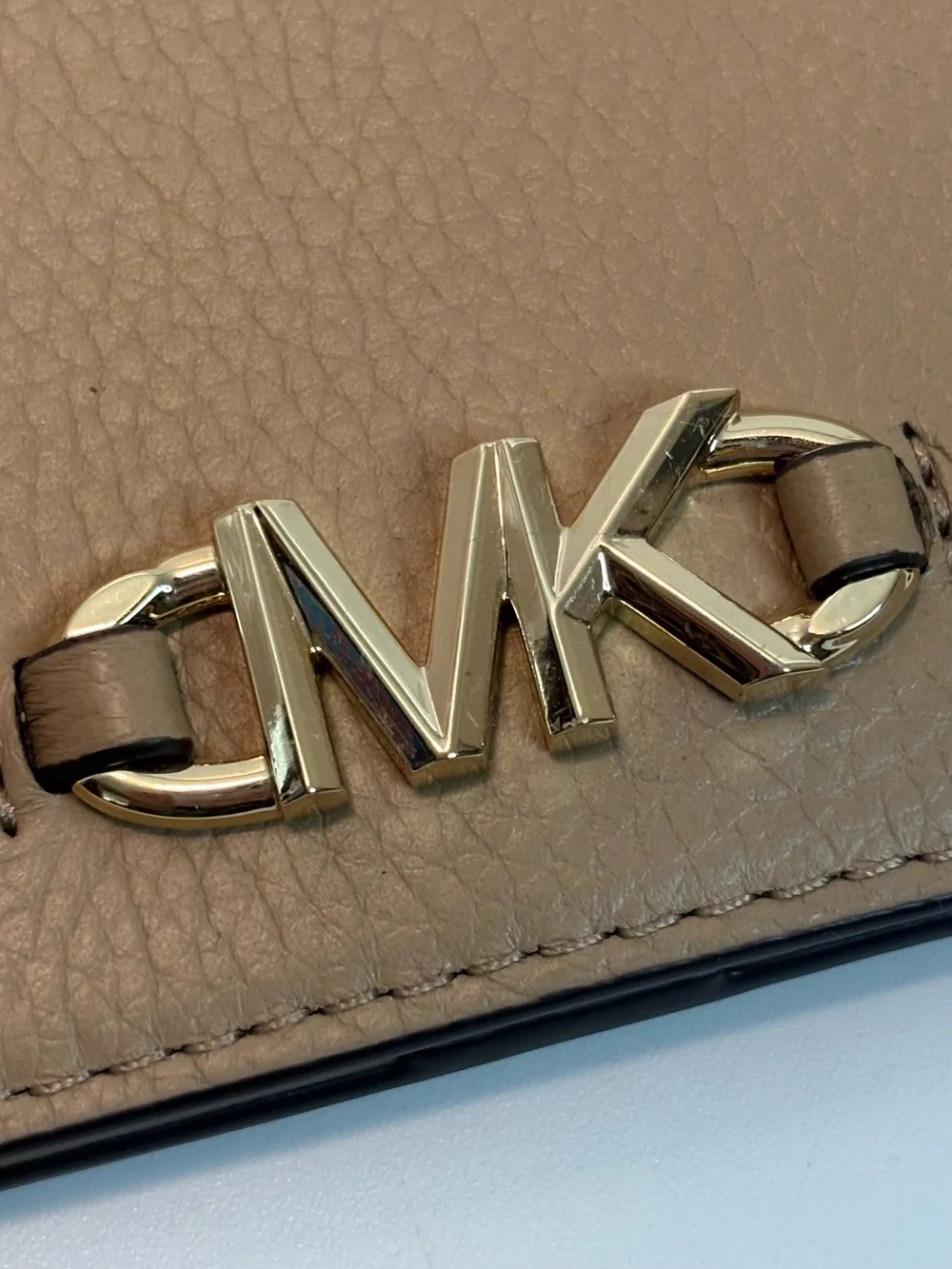 MICHAEL KORS ($158) Izzy Large Slim Wallet in Camel Pebbled Leather (Retail)